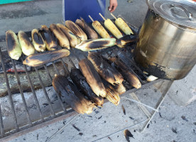 Elotes Asados food