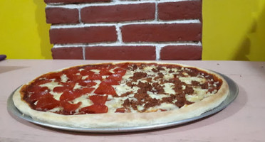 Lupe's Pizza food