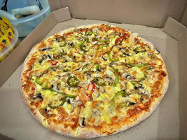 Cancum Pizzeria food