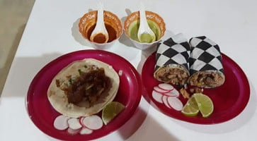 Los Para_2s Taqueria food