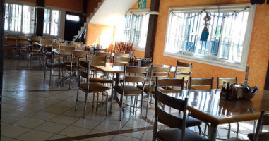 Mariscos Lindamar inside