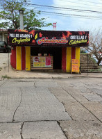 El Gallo Loko outside