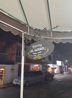 Tacos Árabes El GÜero outside