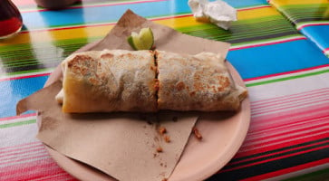 Tacos Y Tortas Chiquis Jr food