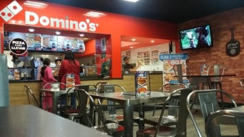 Domino’s Pizza (satélite) inside