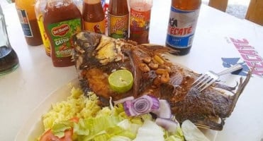 Mariscos La Guacamaya food