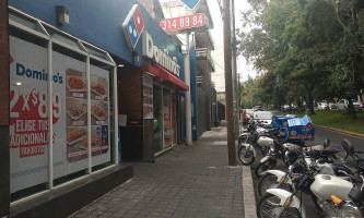 Domino's outside