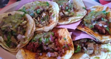 Taquería El Chino food