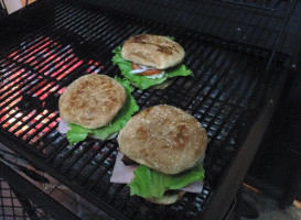 Hamburguesas Al Carbón La Carreta food