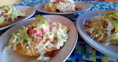 Mariscos El Jarocho inside