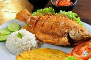 Mariscos El Chubasco food