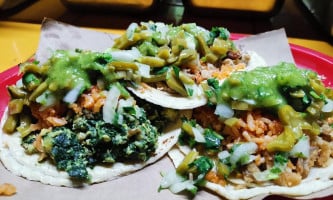 Tacos El Güero De La Colosio food