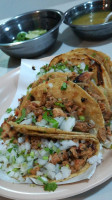 Taquería El Alteño food