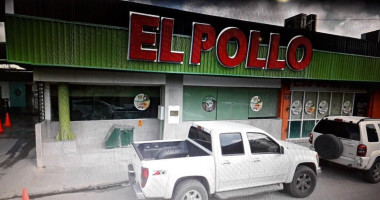 El Pollo Gigante outside