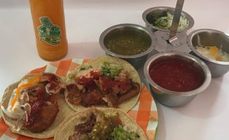 Los Chanchos Y El Borrego Carnitas Y Barbacoa food