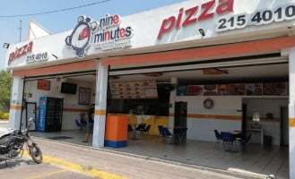 Nine Minutes Pizza Olivos food