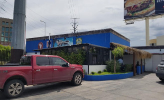 Mariscos Los Plebes outside