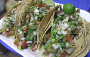 Tacos Los Mariachis food