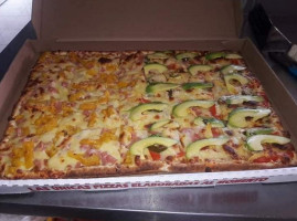 Uriel's Pizza food