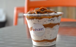 Shakin' Milkshake Smoothie food