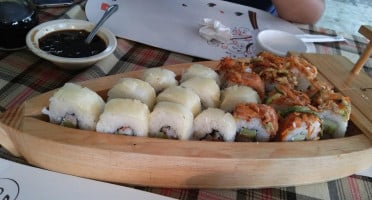 Boto Sushi House food