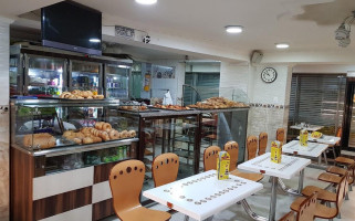 Panaderia Y Pasteleria Vilanova inside