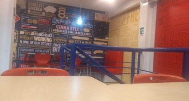 Domino's Pizza Av. Chile inside