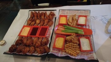 Wingz Wings-n-beer food