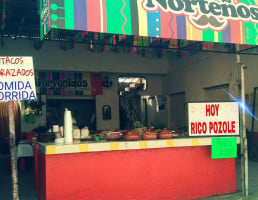 Los Norteños outside