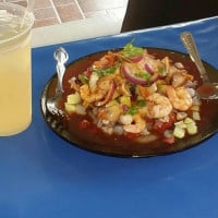 Mariscos El Mayo food