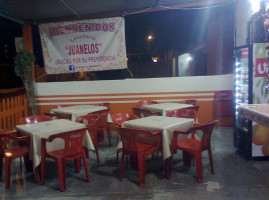 Lonchería Juanelos inside