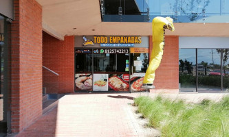 Todo Empanadas outside