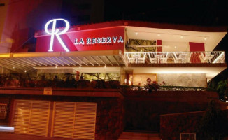 La Reserva Vinos food