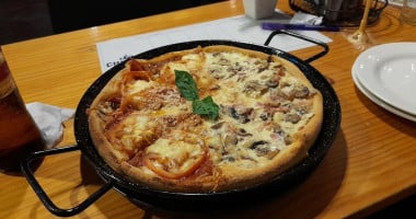 Chicago Pizza Floralia food