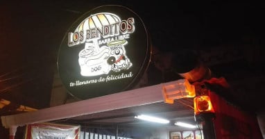 Los Benditos Barra Libre food