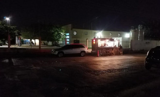 Los De Transmi Tacos outside