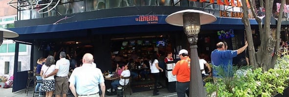 La Cervecería De Barrio food