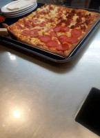 Armando's Pizza food