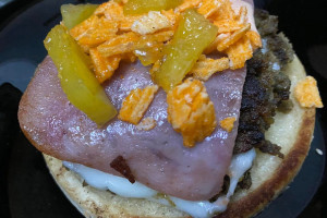 El Parcero Hamburguesas Y Pollo A La Parrilla food