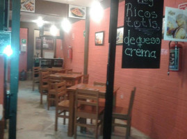 El Magnate 'alitas Hamburguesas ' inside