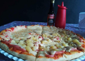 Pepo's Pizza food