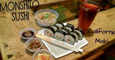 Monshito Sushi Comala food