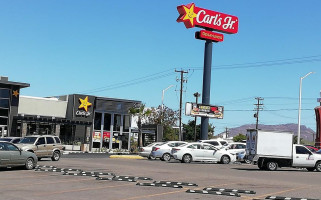 Carl's Jr outside