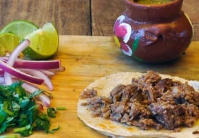 Tacos De Barbacoa De Res Calentanos food