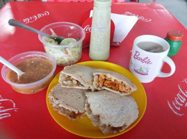 Tacos Y Gorditas Velia food