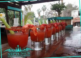 Neptuno's Mariscos, Music Drinks food