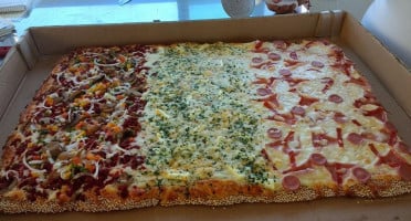 Chago's Patt Pizza food