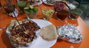 Taqueria Bini'ni Grillos food