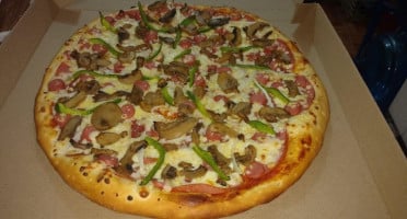 Manguiamo's Pizza food