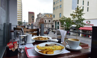 La Central De Pan Y Cafe inside